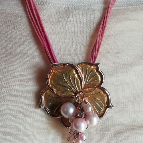 Steel necklace gold flower pendant with synthetic pink pearls 9 cords new