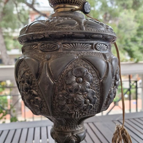 Victorian oil table lamp like new with Royal Brenner mechanism
