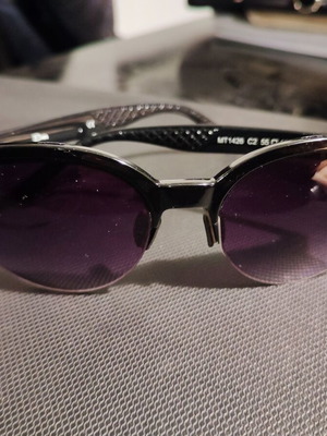 Elvee Butterfly Style Sunglasses like new, black and purple