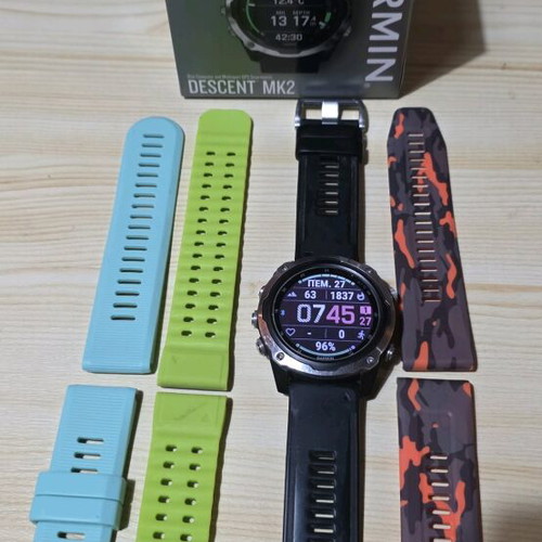 Garmin MK2 like new with box and silicone straps