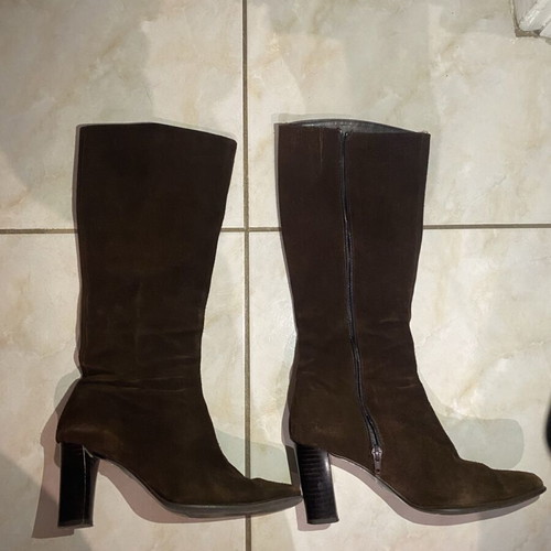 Suede boots with heel like new, brown