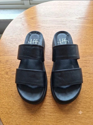 Tsitsivas Leather Mules Sandals Size 38 New Black
