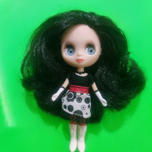 Blythe doll like new, collectible Hasbro Takara