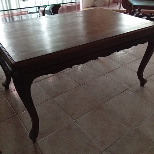 Leontos Antique Table in Like New Condition, Walnut Wood