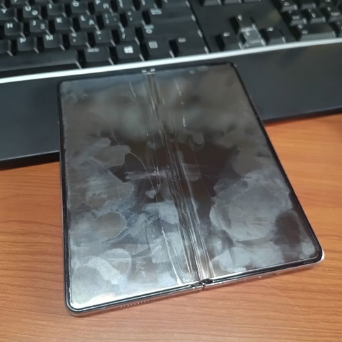 Samsung Fold 5 512GB smartphone with faulty inner screen