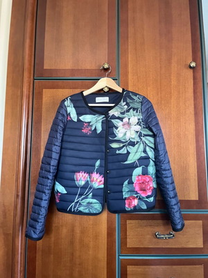 Καπιτονέ μπουφάν Billy Sabbado σαν καινούργιο, μπλε με λουλούδια