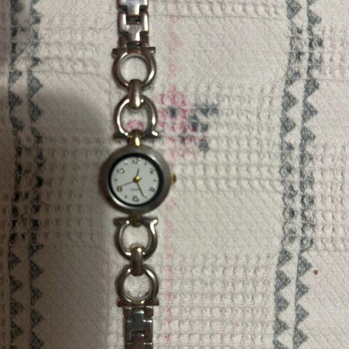 Vintage women's wristwatch, like new, battery needed