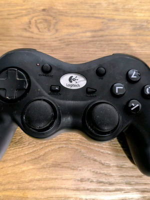 Χειριστήριο PS3 Logitech μεταχειρισμένο σε πολύ καλή κατάσταση