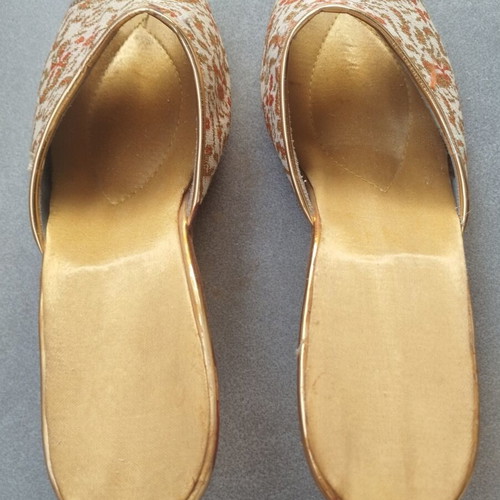 Vintage gold brocade mules size 39 like new, 6cm heel