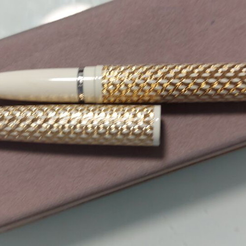 Shefer Lady vintage pen with gold details