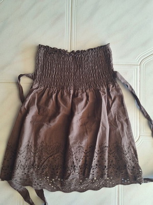 Strapless top brown chocolate used like new with embroidery and smocked detail