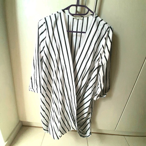 Women's blouse like new, long wrap shirt size M