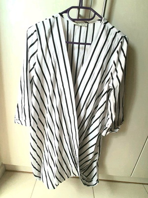 Women's blouse like new, long wrap shirt size M