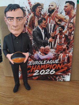 Giorgos Bartzokas 3D printed figure with Euroleague trophy gift