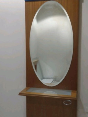 Τουαλέτα καθρέφτης καινούργια θέση εργασίας κομμωτηρίου