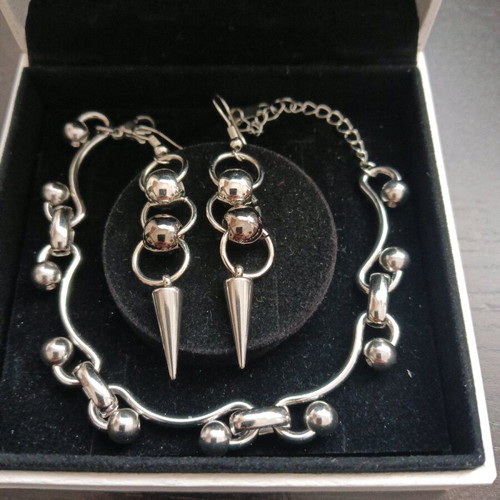 Stainless Steel Bracelet and Earrings Set like new, hypoallergenic silver