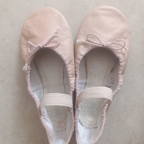 Bloch leather ballet shoes size 32 like new