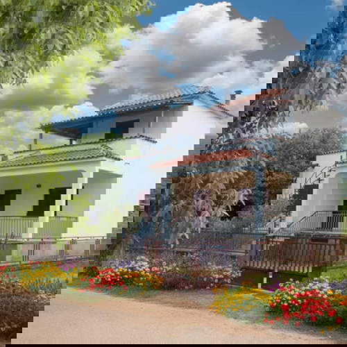 Maisonette in village center with four rooms and two large balconies with view