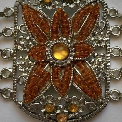 Bracelet used with floral design and colorful beads