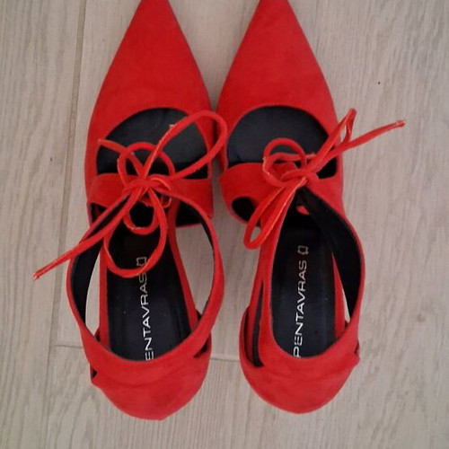 Red pumps with laces like new, size 38