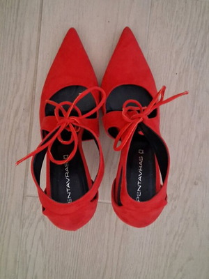 Red pumps with laces like new, size 38