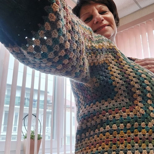 Knitted cardigan XL new, colorful, short with hexagons