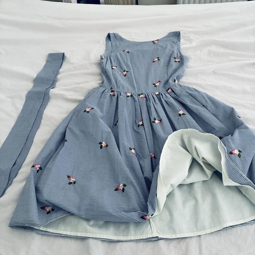 Moutaki romantic dress 100% cotton like new with embroidery and belt