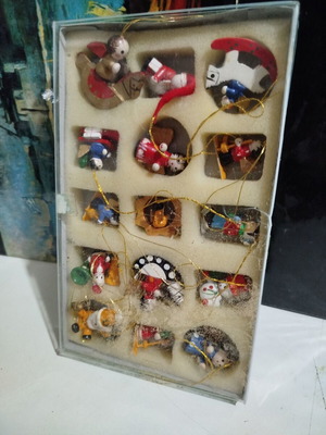 Wooden Christmas decorations set like new