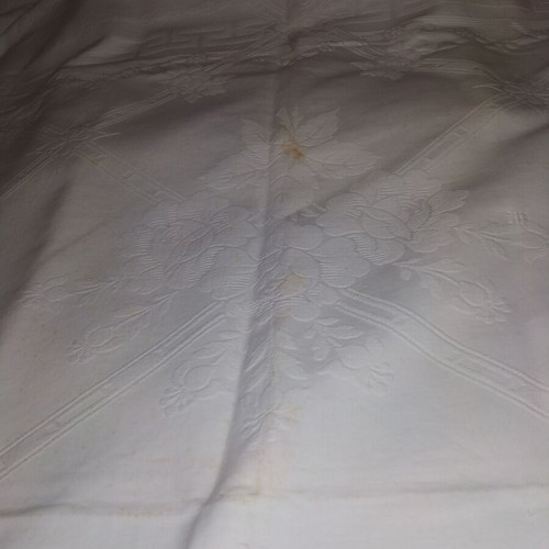 Piqué blanket like new for double bed with yellowing marks