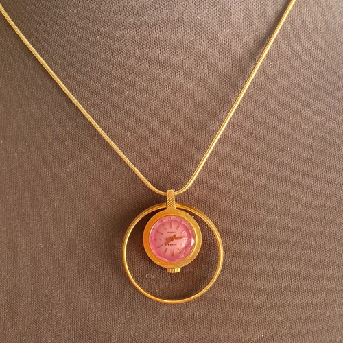 Chaika Vintage 70s-80s Winding Watch Like New, Pink and Gold