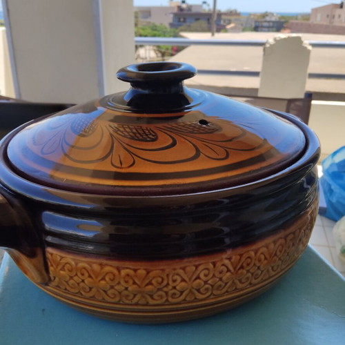 Clay pot with glossy finish, unused