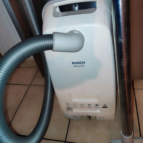 Bosch vacuum cleaner 1100Watt like new