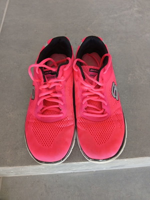 Skechers athletic shoes used, size 40, red