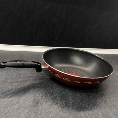 Tefal Nonstick Wok Pan used with Thermo-Signal technology