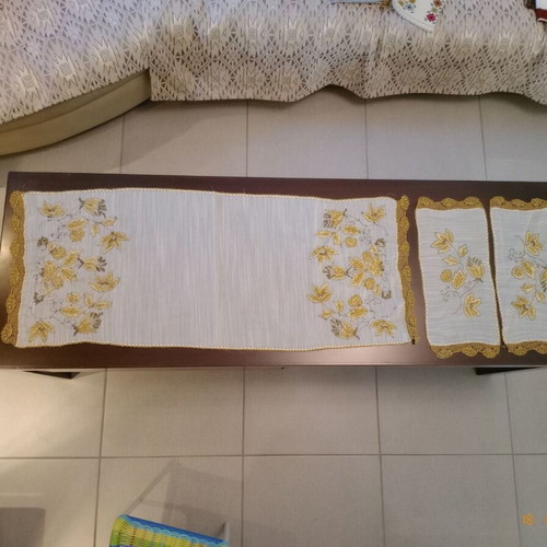 Set of 3 vintage gold-embroidered linens like new