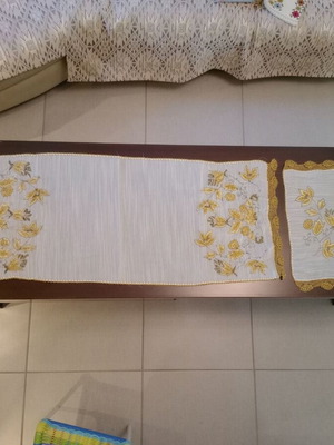 Set of 3 vintage gold-embroidered linens like new