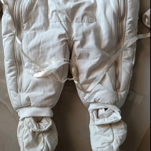Baby exit suit with detachable gloves and booties new