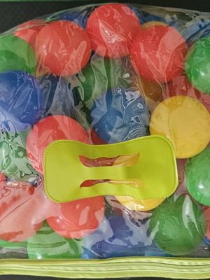 Colored balls like new with storage bags