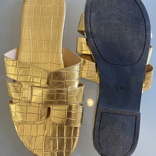 Gold Sandals like new, unique design, size 39
