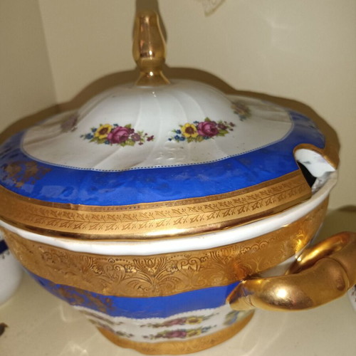 Limoges Royale dinnerware set 22 carat, new condition