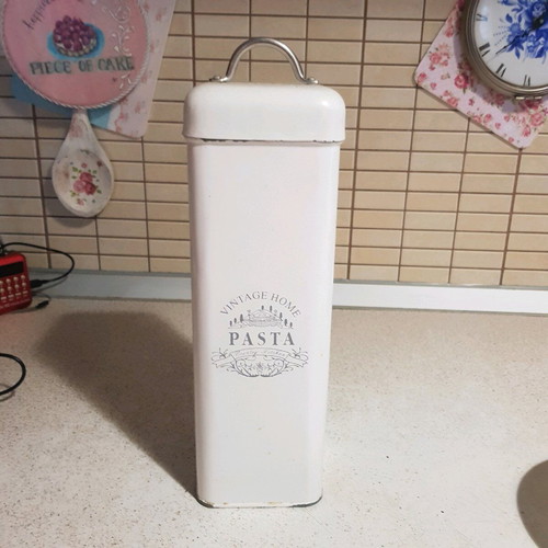 Metal pasta container used in good condition