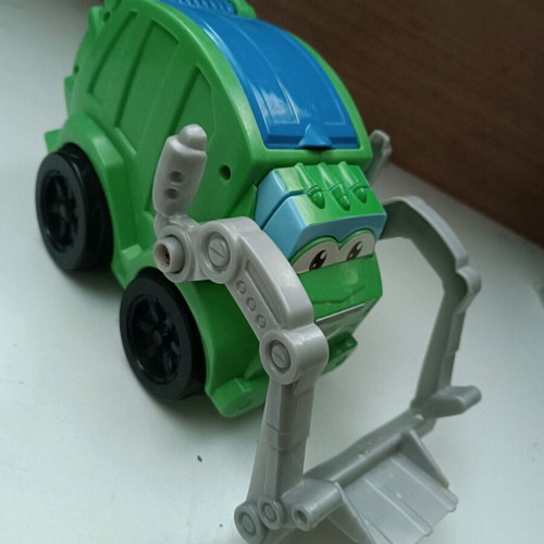 Hasbro Play Doh Trash Tossin' Rowdy used garbage truck toy