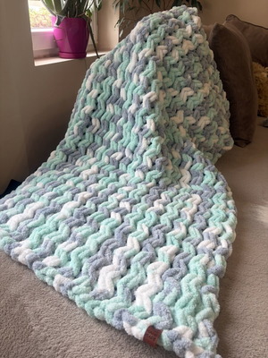 Baby blanket handmade from hypoallergenic yarn 90x90 cm new