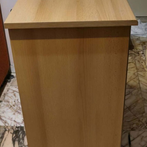 Office desk like new with sliding shelves and wheels