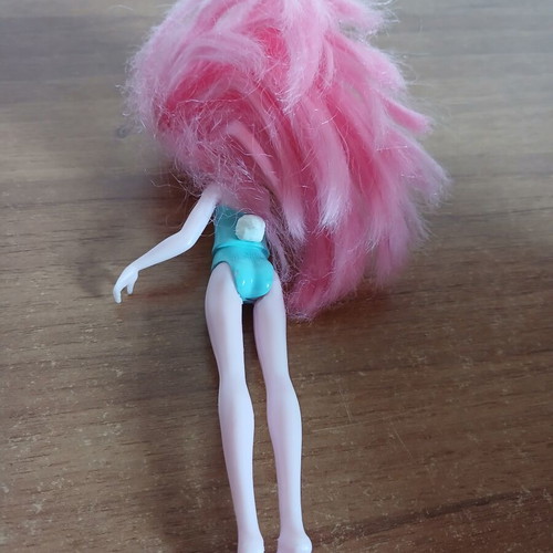 Enchantimals doll used, missing one arm