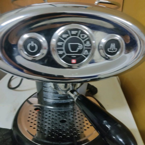 Coffee machine used, capsule compatible, excellent condition