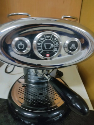 Coffee machine used, capsule compatible, excellent condition