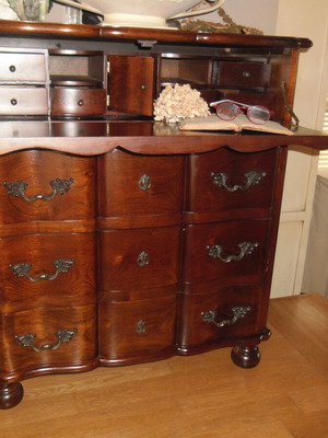 Σεκρετέρ από μασίφ ξύλο σαν καινούργιο, γαλλικό σχέδιο με συρτάρια