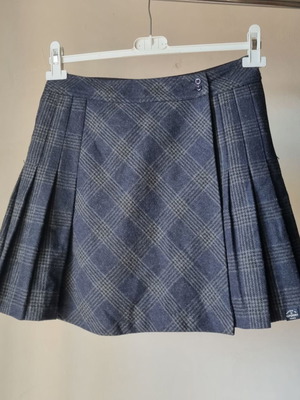 Superdry μάλλινη μίνι φούστα σε γκρι και σκούρο μπλε καρό, μέγεθος XXS