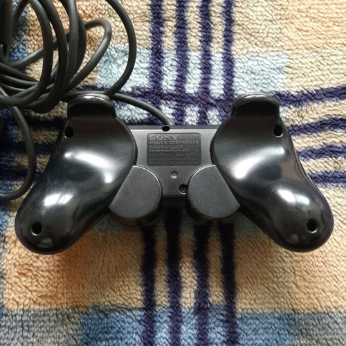 PlayStation 2 original controller used with good analog sticks